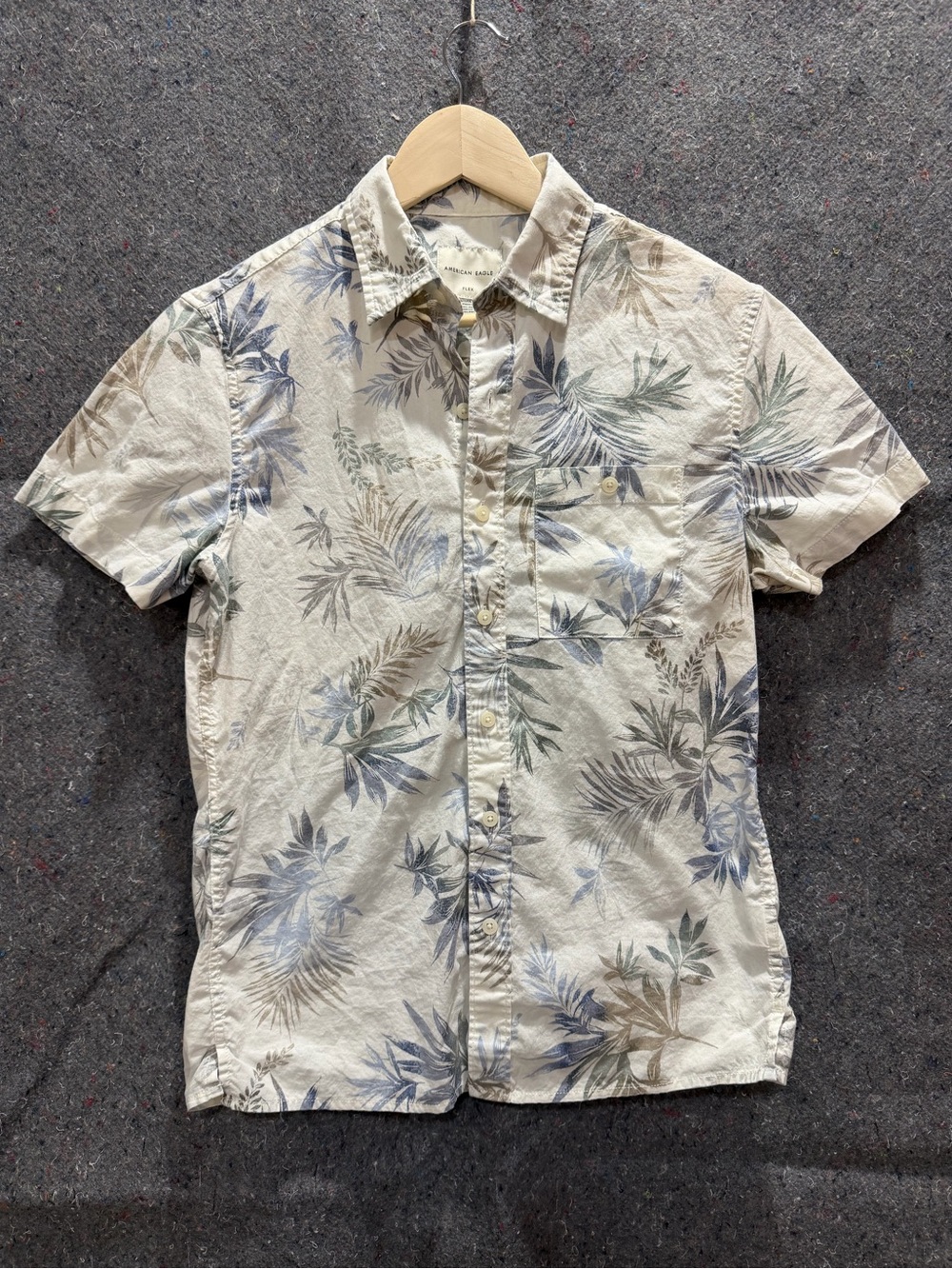 Men's Short-Sleeve Button-Up Shirt - Light Cream Tropical Print
